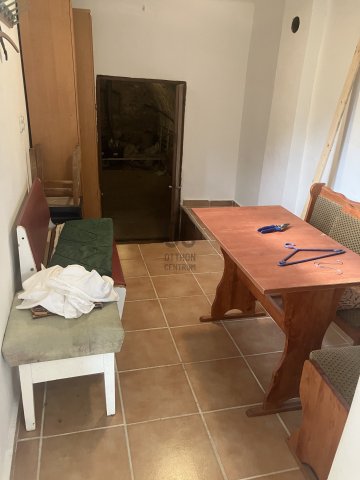 Eladó családi ház, Komlón 10.9 M Ft, 2 szobás