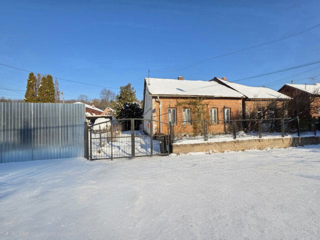 Eladó ikerház, Jászkisérén 59.9 M Ft, 5+1 szobás