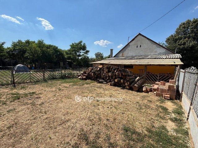 Eladó ikerház, Bólyban 10.5 M Ft, 3 szobás