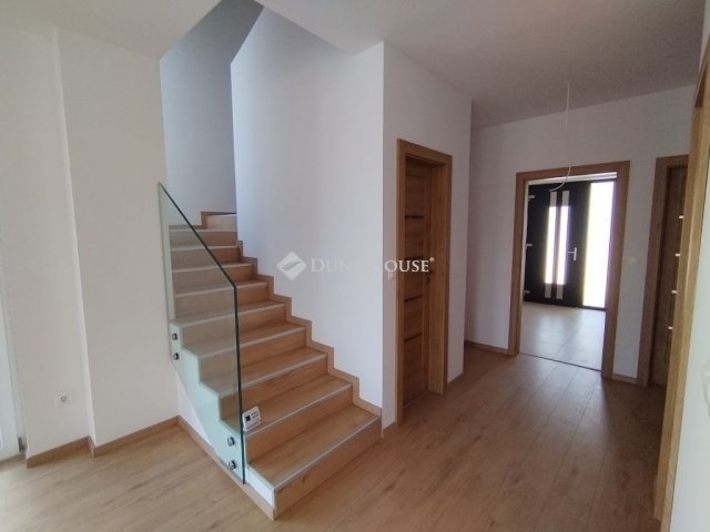 Eladó ikerház, Szegeden 175 M Ft, 6 szobás / költözzbe.hu