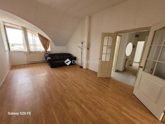 Eladó téglalakás, Vecsésen 80.4 M Ft, 4 szobás