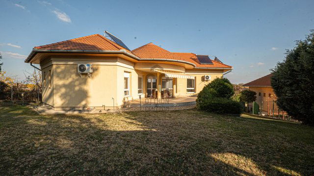 Eladó családi ház, Szekszárdon 169 M Ft, 4 szobás