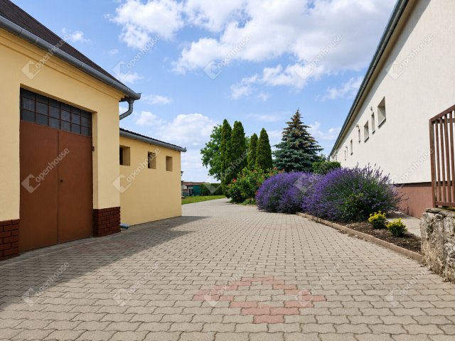 Eladó családi ház, Banán 84.9 M Ft, 3 szobás