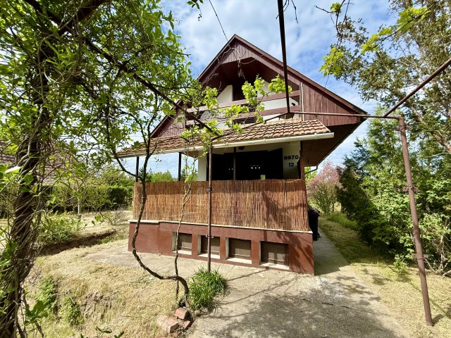 Eladó családi ház, Szegeden 38.99 M Ft, 2 szobás