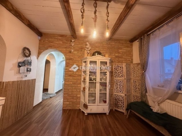 Eladó családi ház, Vecsésen 129.9 M Ft, 4 szobás