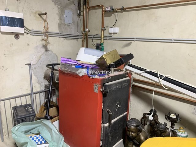 Eladó családi ház, Vecsésen 299.9 M Ft, 1 szobás