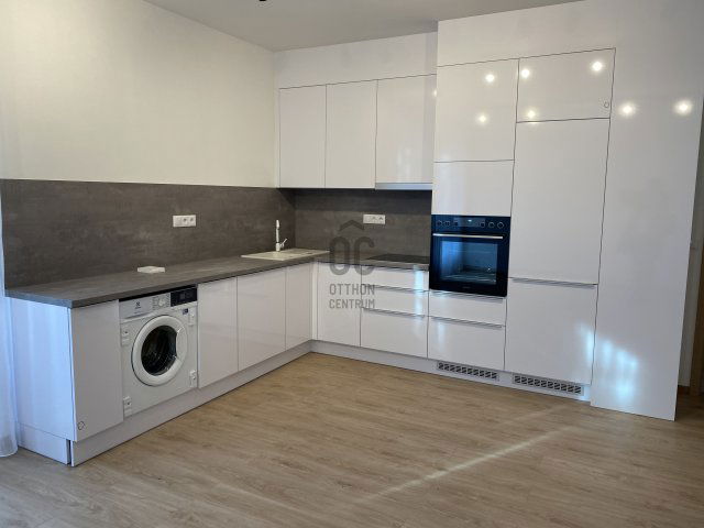 Eladó téglalakás, Szolnokon 68 M Ft, 3 szobás