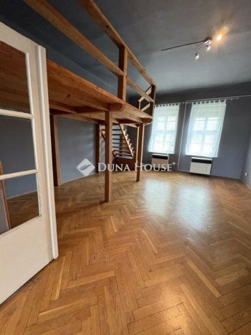 Eladó téglalakás, Pécsett 39.9 M Ft, 1 szobás