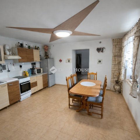 Eladó családi ház, Izsákon 17.9 M Ft, 4 szobás