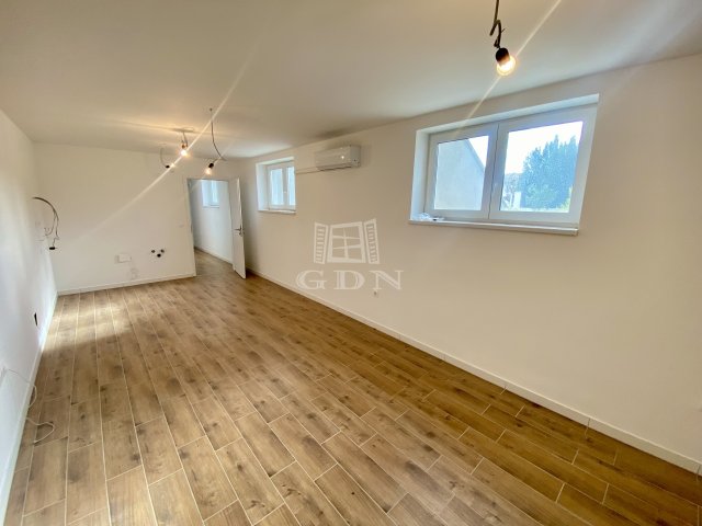 Eladó iroda, Vácon 51 M Ft, 1+1 szobás / költözzbe.hu