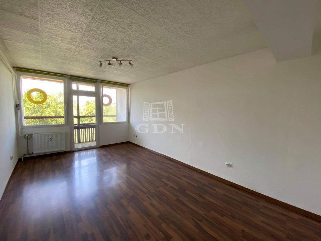 Eladó panellakás, Vácon 55 M Ft, 2 szobás / költözzbe.hu