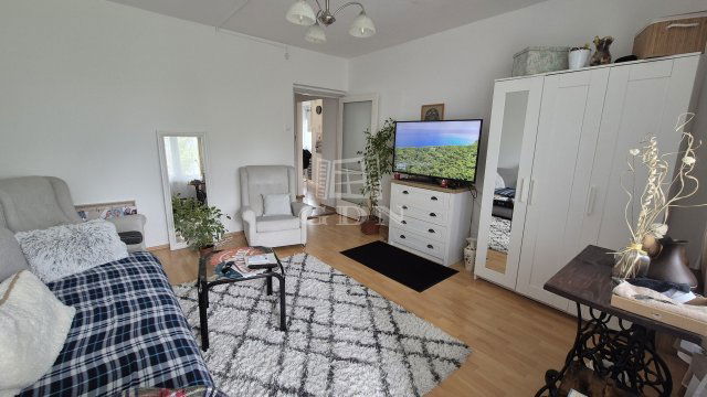 Eladó panellakás, Dunaújvárosban 42 M Ft, 1+2 szobás