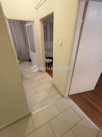 Kiadó panellakás, albérlet, Pécsett 200 E Ft / hó, 2 szobás