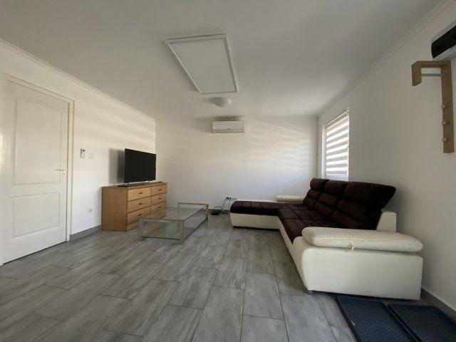 Kiadó családi ház, albérlet, Komáromban 350 E Ft / hó