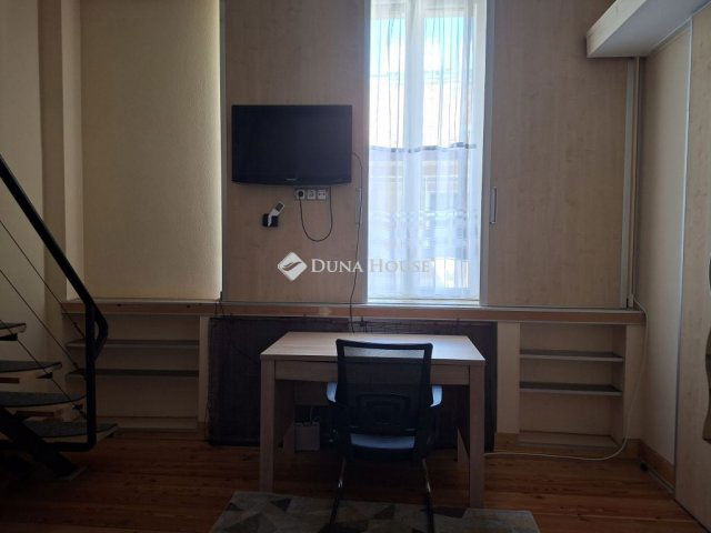 Eladó téglalakás, Budapesten, VII. kerületben, Kazinczy utcában