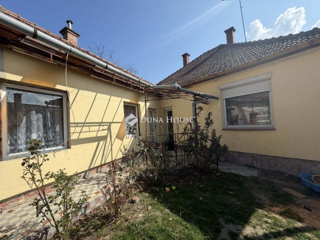 Eladó családi ház, Cegléden 69 M Ft, 5 szobás