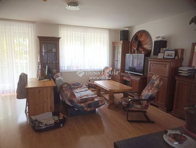 Eladó téglalakás, Teskándon 63 M Ft, 3 szobás
