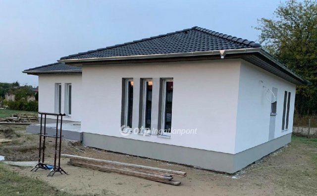 Eladó családi ház, Kecskeméten 74.9 M Ft, 2+2 szobás