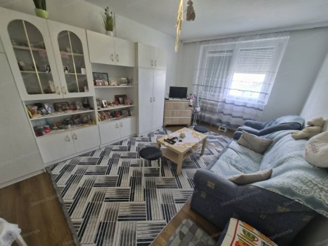 Eladó panellakás, Tatabányán 39.9 M Ft, 2 szobás