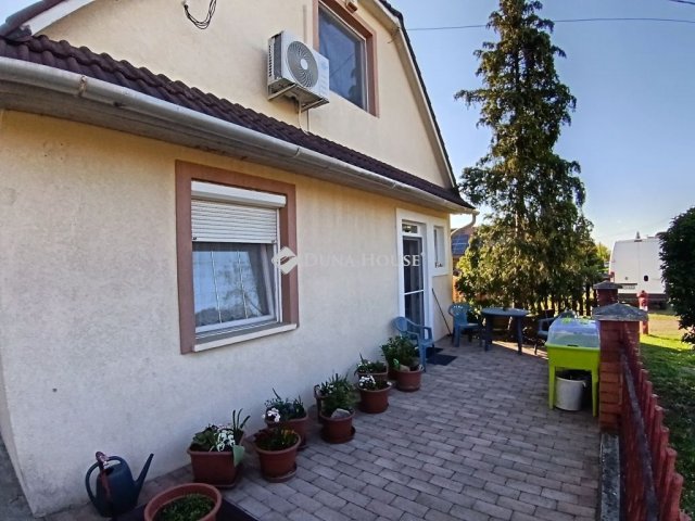 Eladó családi ház, Szomoron 99.9 M Ft, 7 szobás
