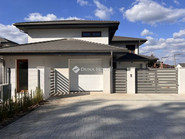 Eladó családi ház, Debrecenben 169 M Ft, 5 szobás