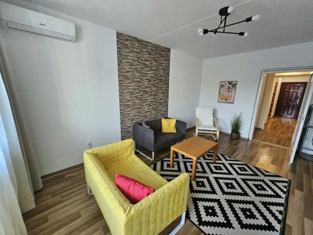 Kiadó panellakás, albérlet, Debrecenben 300 E Ft / hó, 3 szobás