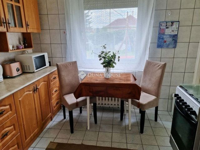 Eladó családi ház, Vácon 109 M Ft, 5 szobás