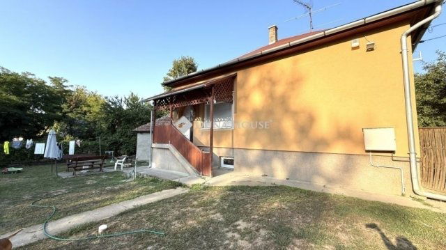 Eladó családi ház, Mendén 69.5 M Ft, 3 szobás