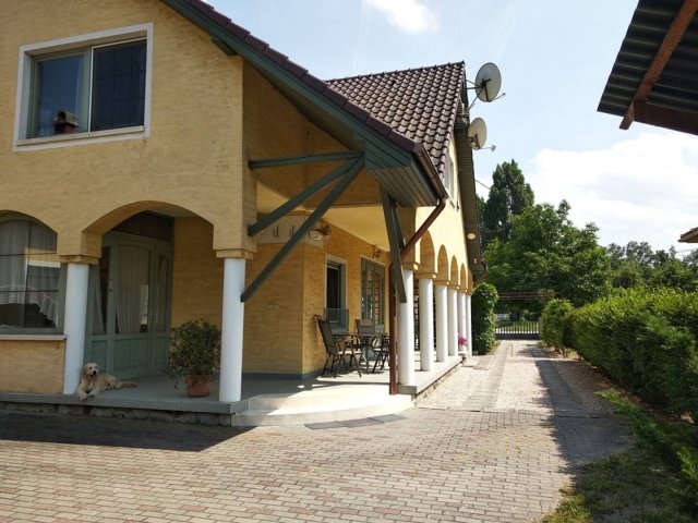 Eladó családi ház, Zamárdiban 175 M Ft, 8 szobás