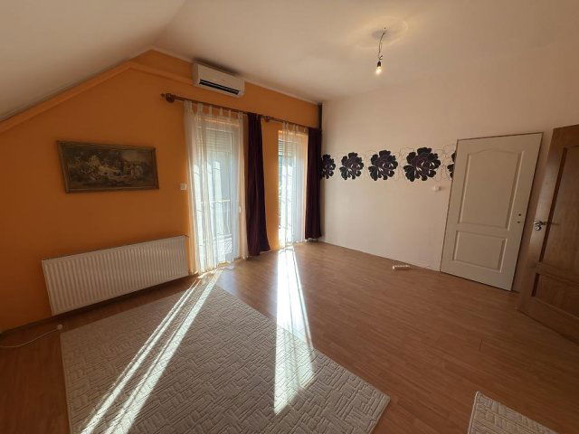 Eladó téglalakás, Szentendrén 85 M Ft, 3 szobás