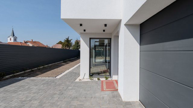 Eladó családi ház, Debrecenben 230 M Ft, 5 szobás