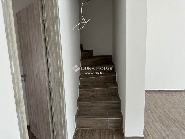 Eladó ikerház, Gödön 245 M Ft, 10 szobás / költözzbe.hu