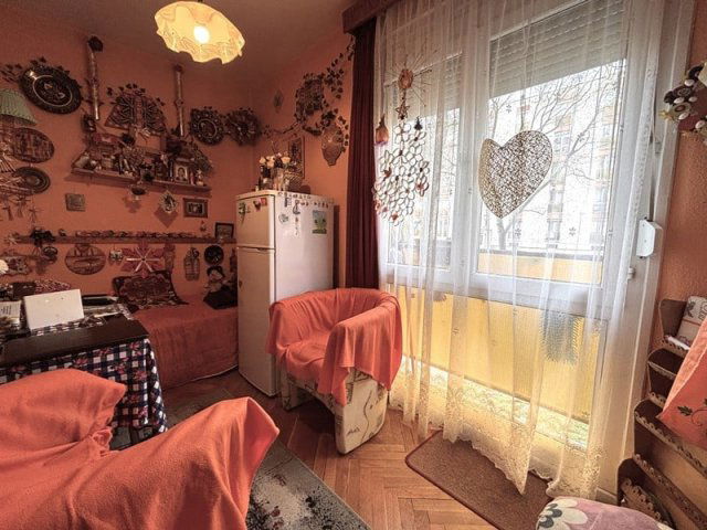 Eladó panellakás, Pécsett, Kerényi Károly utcában 58.9 M Ft