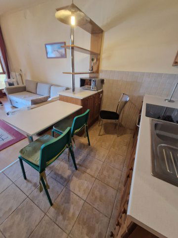 Kiadó téglalakás, albérlet, Pécsett 130 E Ft / hó, 1 szobás