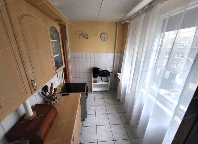 Eladó panellakás, Tatabányán 39 M Ft, 2+1 szobás