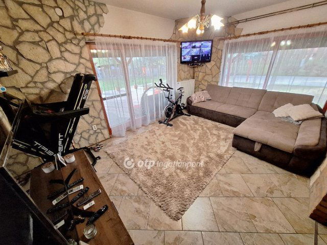 Eladó családi ház, Tiszajenőn 69.9 M Ft, 4 szobás