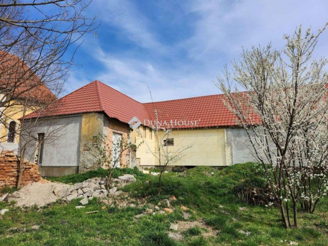 Eladó családi ház, Héderváron 26.9 M Ft, 6 szobás