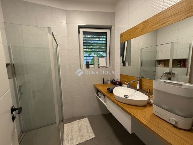 Kiadó téglalakás, albérlet, Pécsett 653 E Ft / hó, 4 szobás