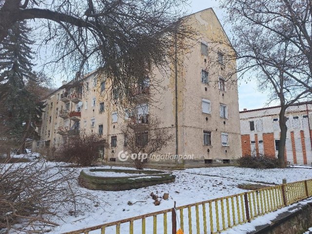 Eladó téglalakás, Salgótarjánban 9.99 M Ft, 2 szobás