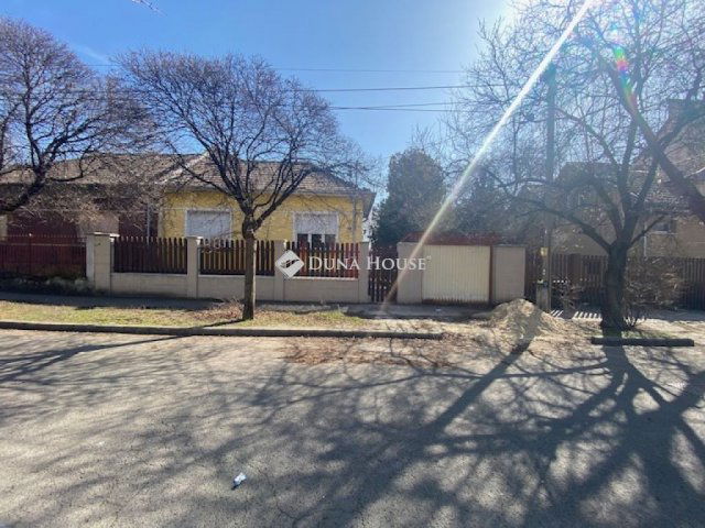 Eladó családi ház, Budapesten, XIX. kerületben, Pákozd utcában