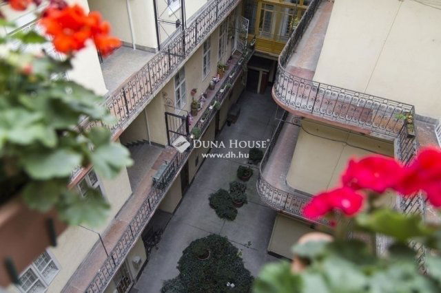 Eladó téglalakás, Budapesten, V. kerületben 199.9 M Ft, 2 szobás