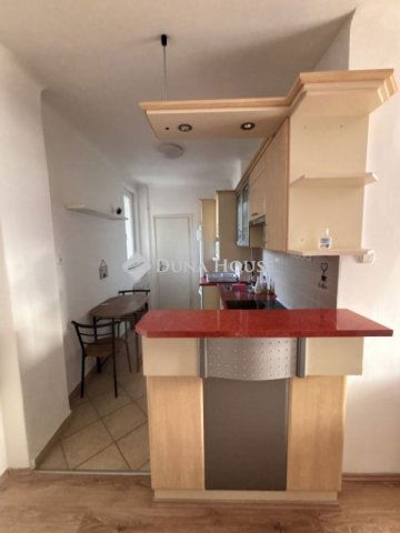 Kiadó téglalakás, albérlet, Pécsett 230 E Ft / hó, 2 szobás