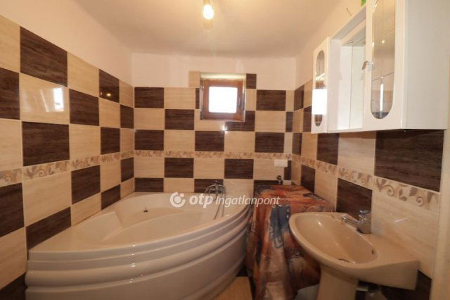 Eladó családi ház, Lóréven 34.9 M Ft, 3 szobás