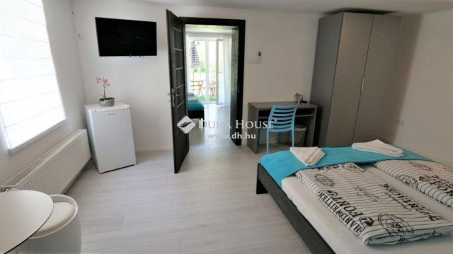 Eladó családi ház, Balatonfüreden 649.9 M Ft, 14+2 szobás