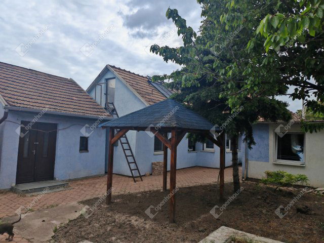 Eladó családi ház, Vecsésen 74.9 M Ft, 4 szobás