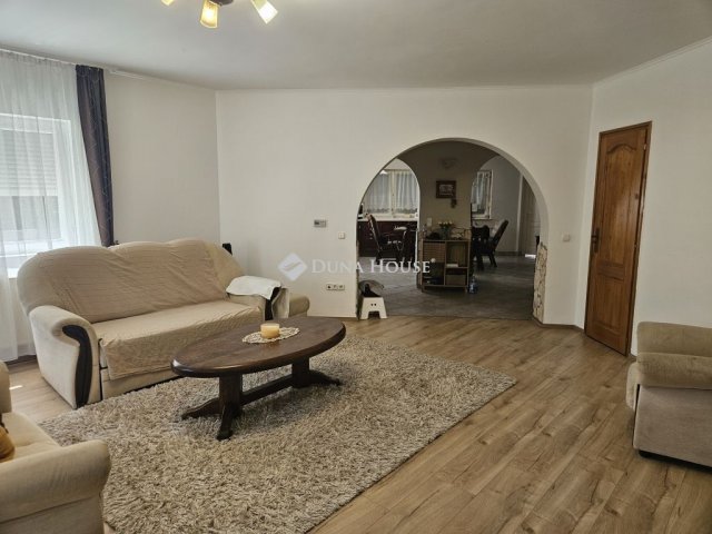 Eladó családi ház, Szentendrén 155 M Ft, 4 szobás