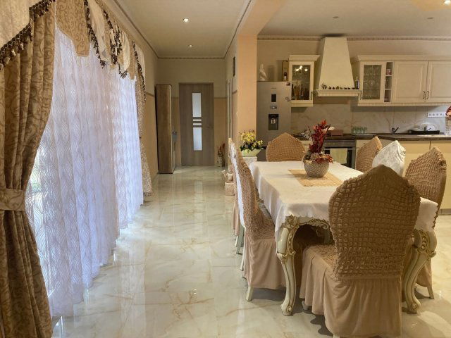 Eladó családi ház, Kiskunhalason 34.99 M Ft, 10 szobás