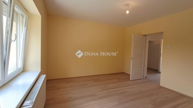 Eladó családi ház, Bakonyán 38.5 M Ft, 2 szobás