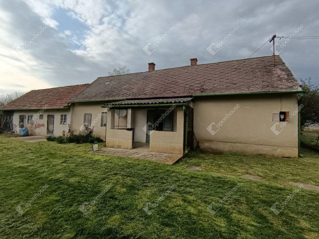 Eladó családi ház, Segesden 4.6 M Ft, 2 szobás
