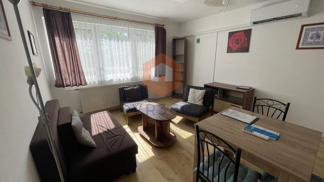 Kiadó családi ház, albérlet, Pécsett 180 E Ft / hó, 3 szobás